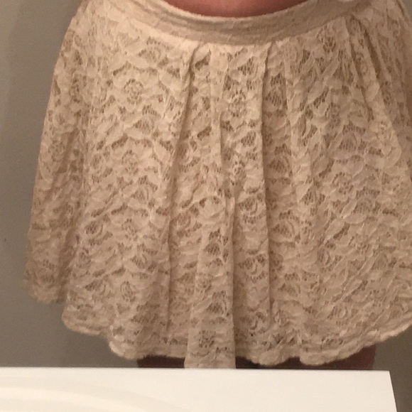 Cream skirt form forever 21 - Picture 4 of 4